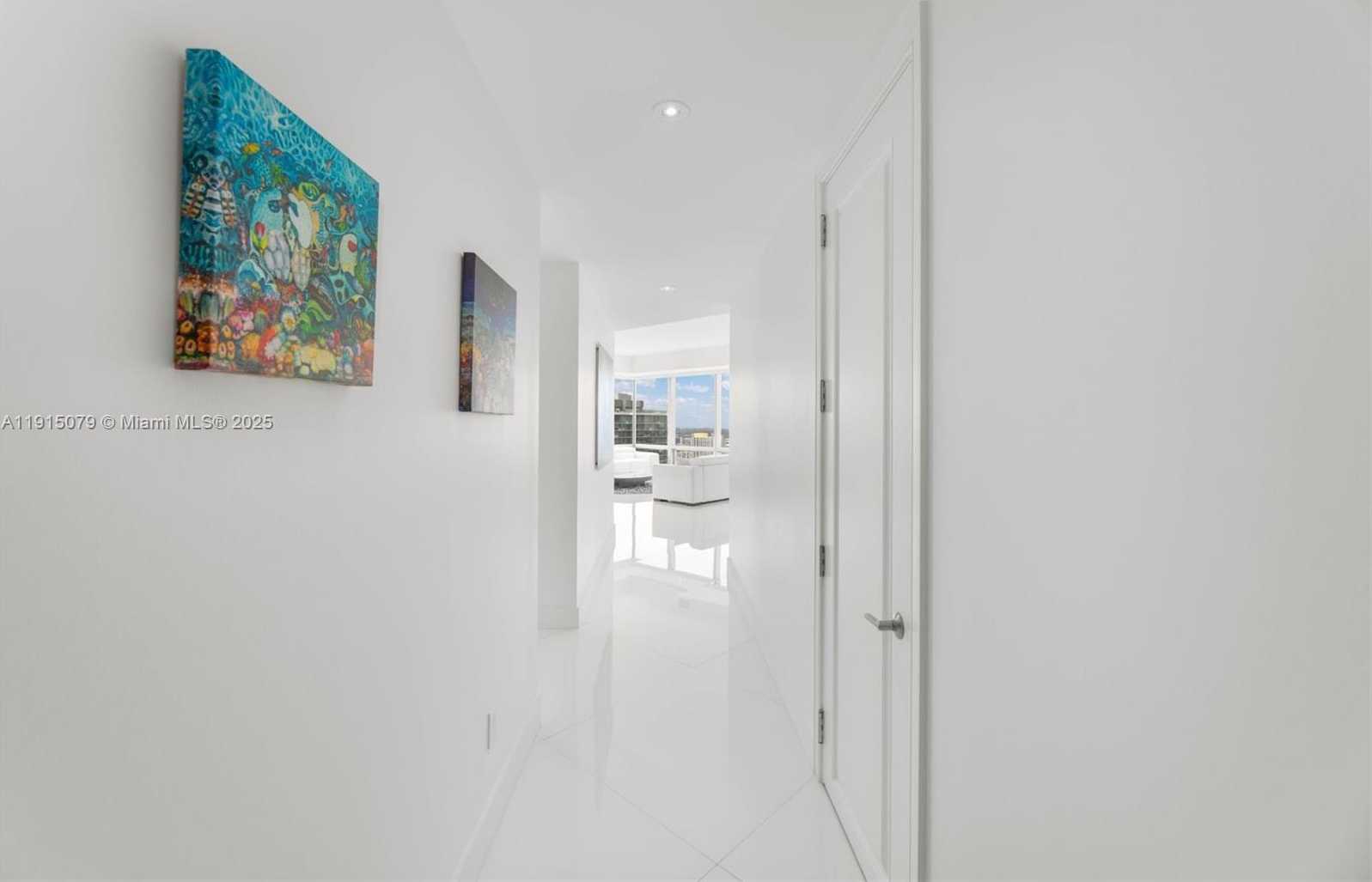 Small Image of 1425 BRICKELL AVE #54C, Miami Number 4
