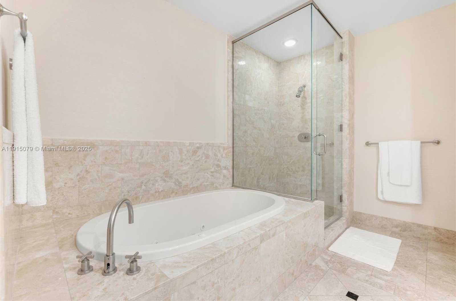 Small Image of 1425 BRICKELL AVE #54C, Miami Number 42