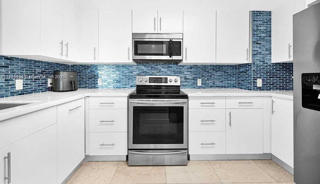 Small Image of 1155 BRICKELL BAY DR #2004, Miami Number 13