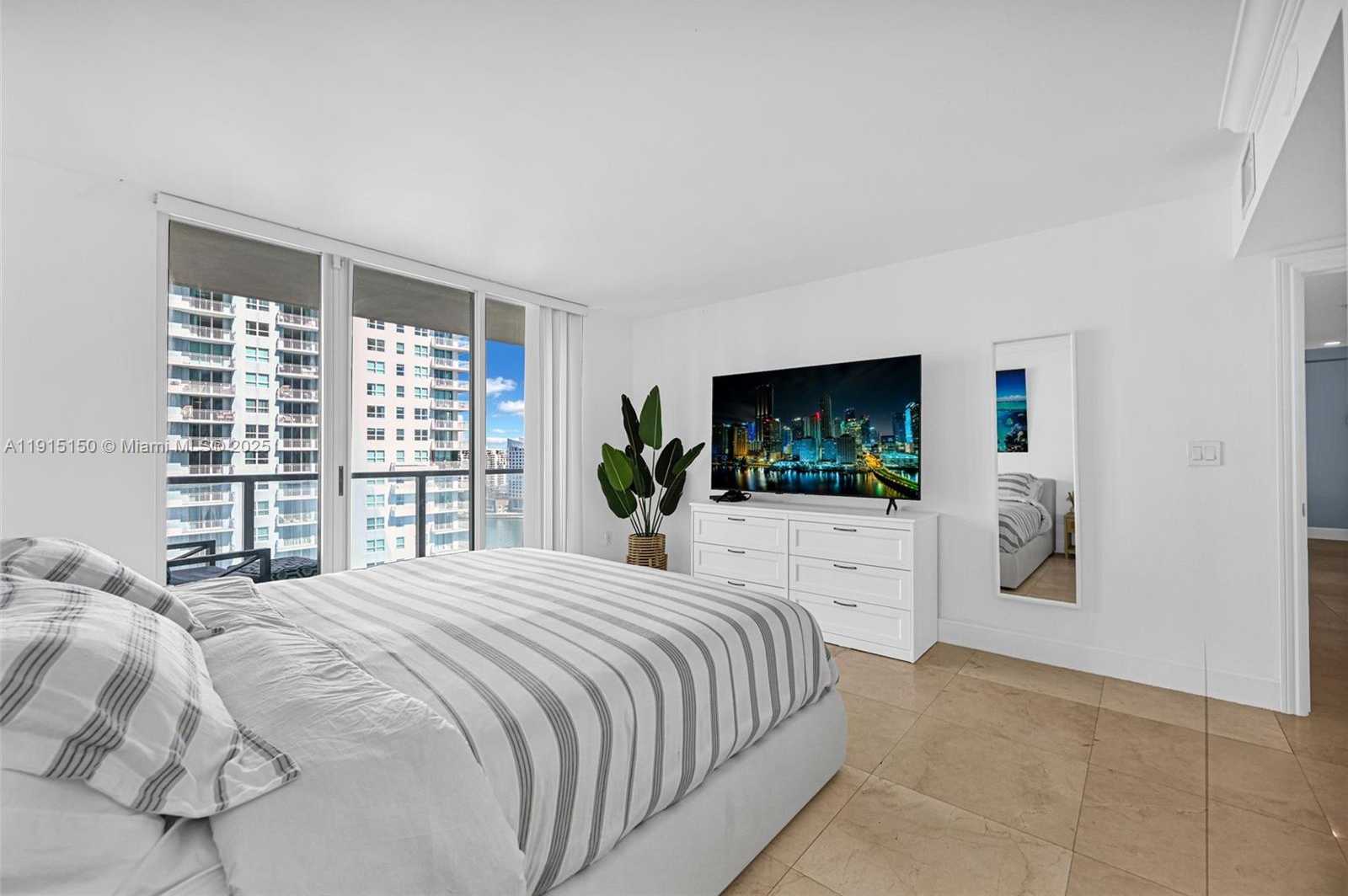 Small Image of 1155 BRICKELL BAY DR #2004, Miami Number 27