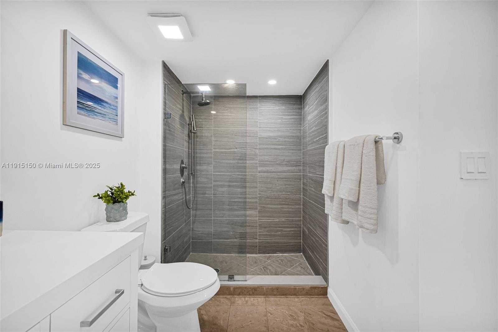 Small Image of 1155 BRICKELL BAY DR #2004, Miami Number 33