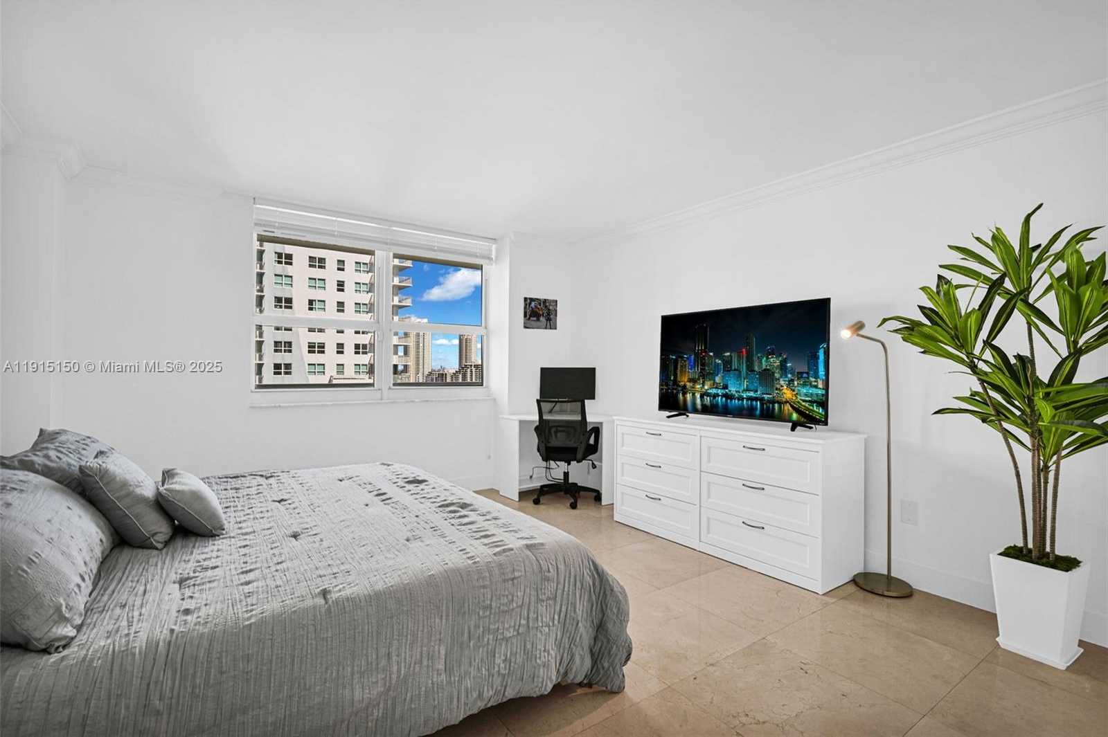 Small Image of 1155 BRICKELL BAY DR #2004, Miami Number 35