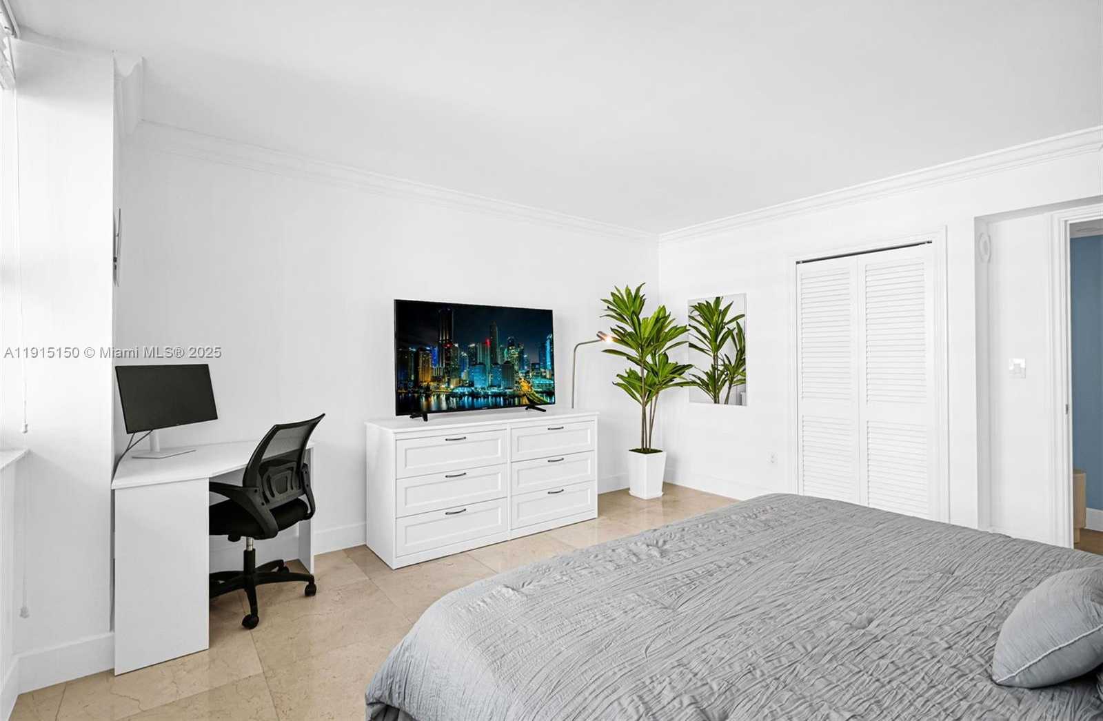 Small Image of 1155 BRICKELL BAY DR #2004, Miami Number 38