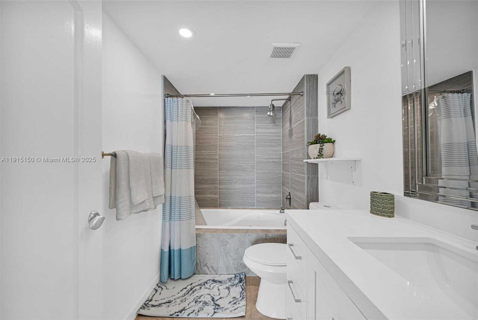 Small Image of 1155 BRICKELL BAY DR #2004, Miami Number 41