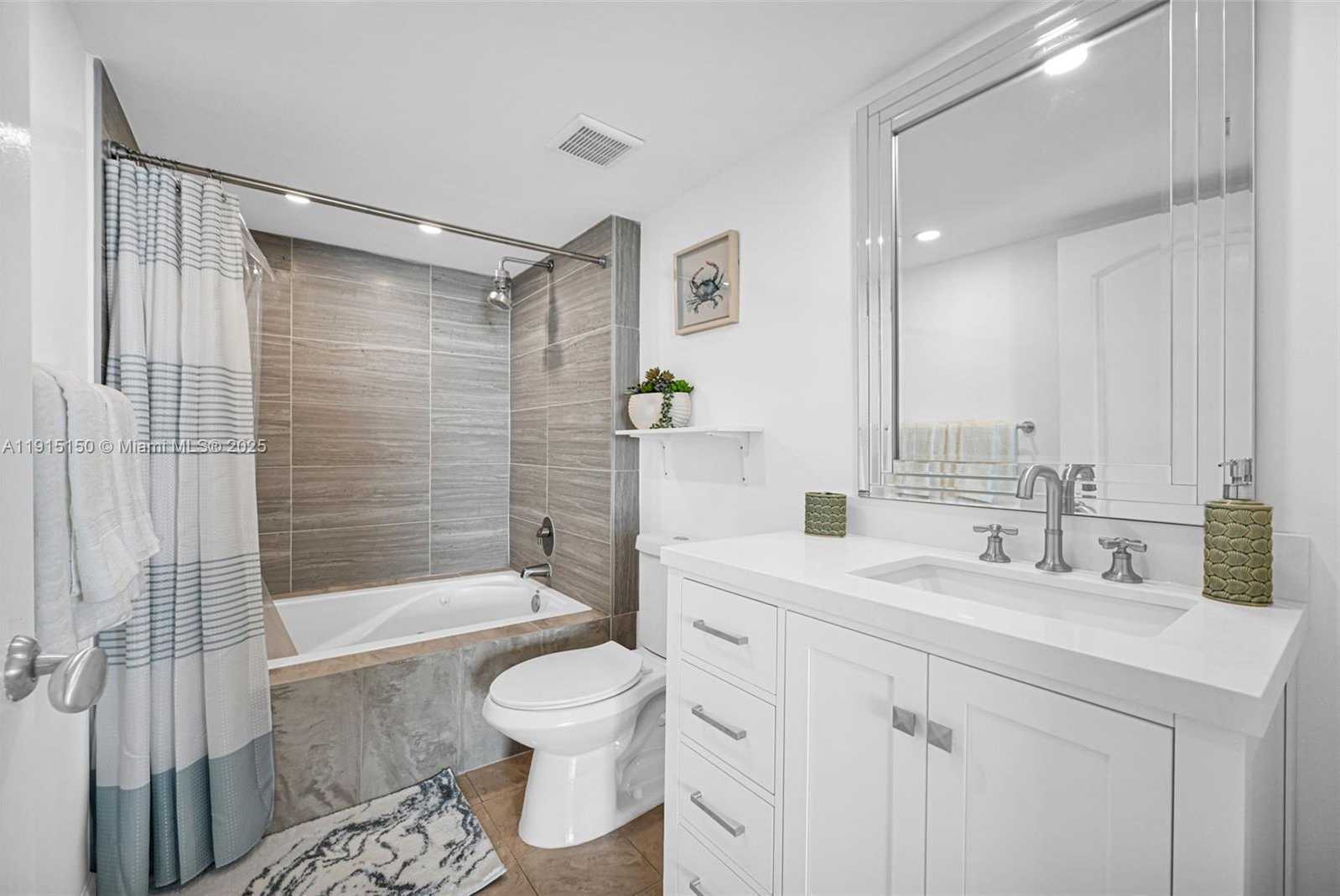 Small Image of 1155 BRICKELL BAY DR #2004, Miami Number 43