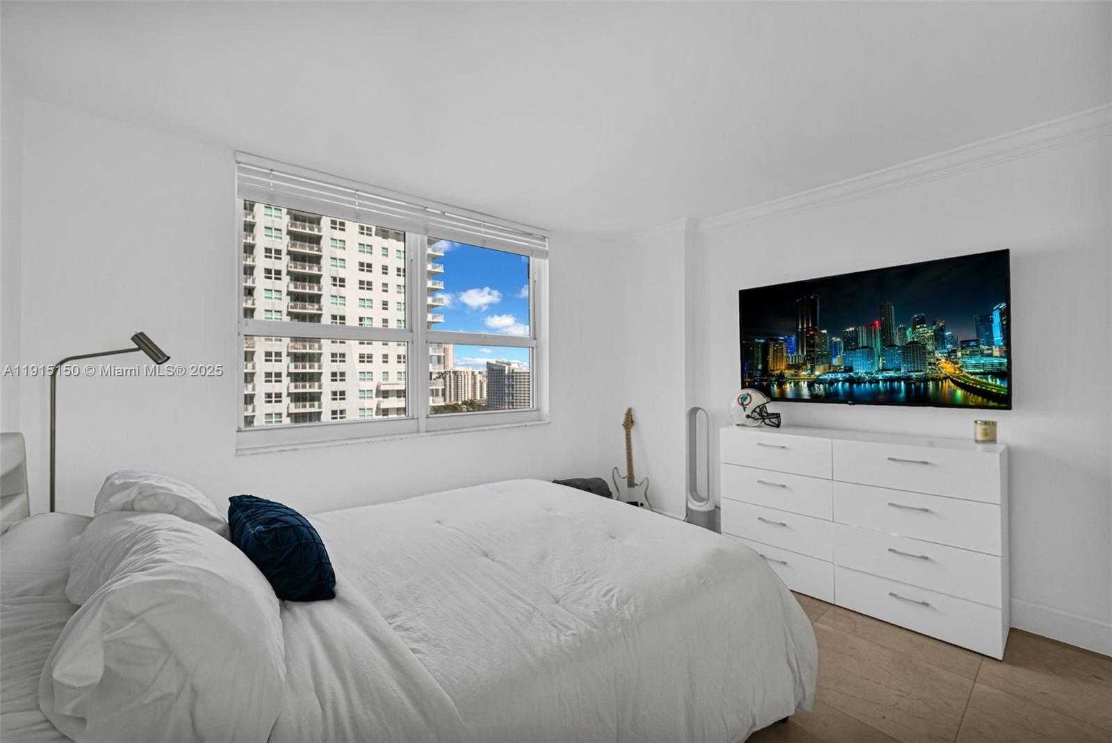 Small Image of 1155 BRICKELL BAY DR #2004, Miami Number 45