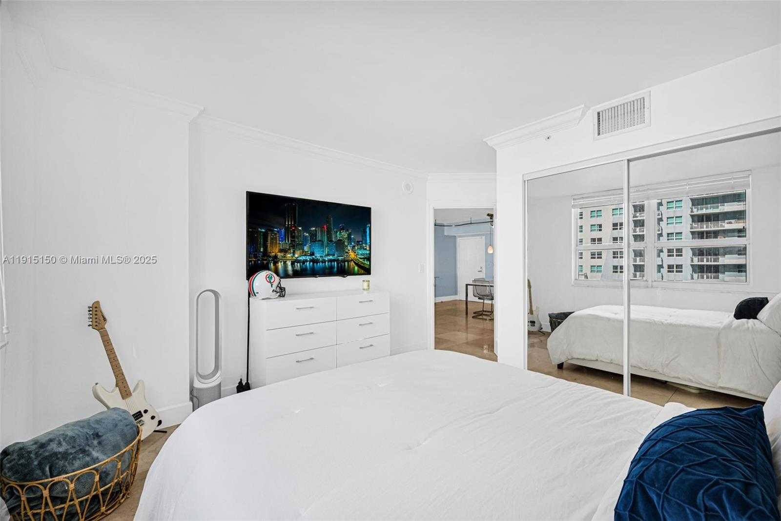 Small Image of 1155 BRICKELL BAY DR #2004, Miami Number 47