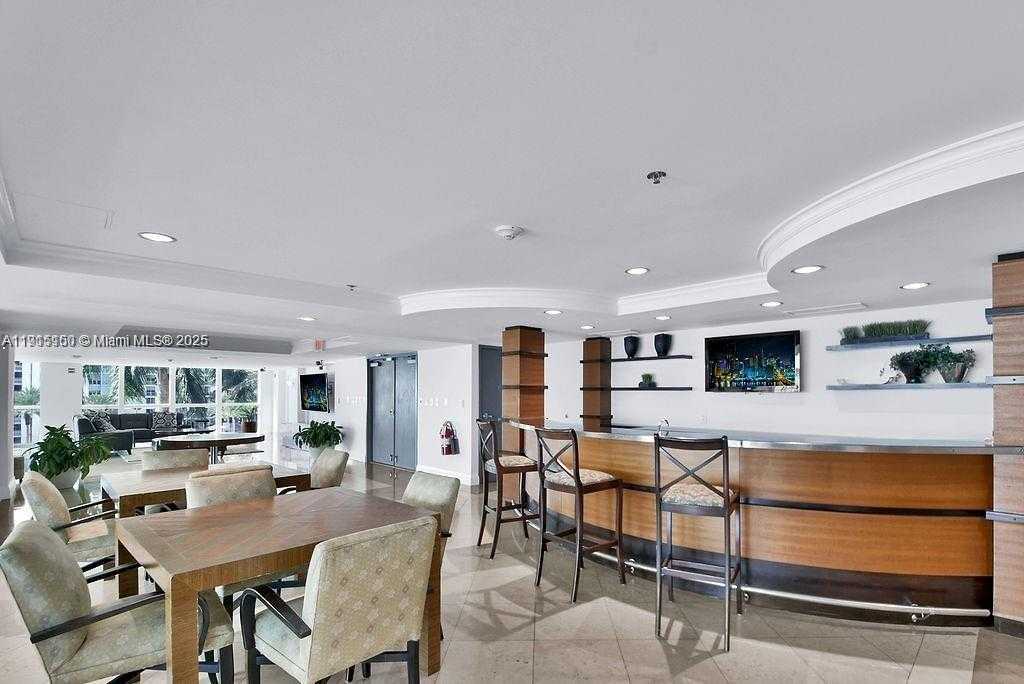 Small Image of 1155 BRICKELL BAY DR #2004, Miami Number 74