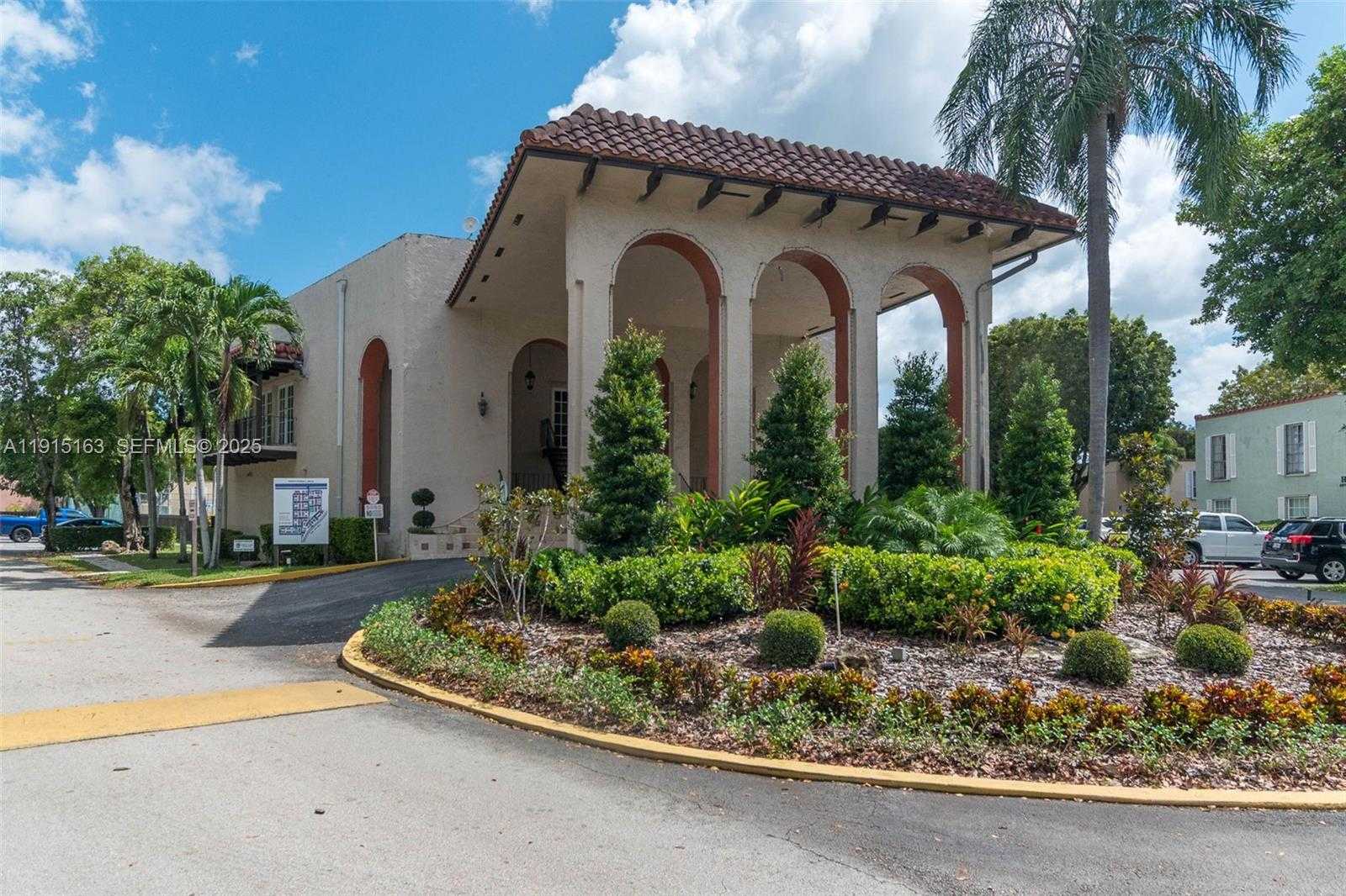 Small Image of 10748 NORTH KENDALL DR #N22, Miami Number 22