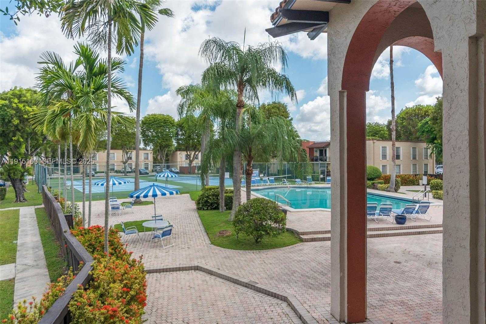 Small Image of 10748 NORTH KENDALL DR #N22, Miami Number 24