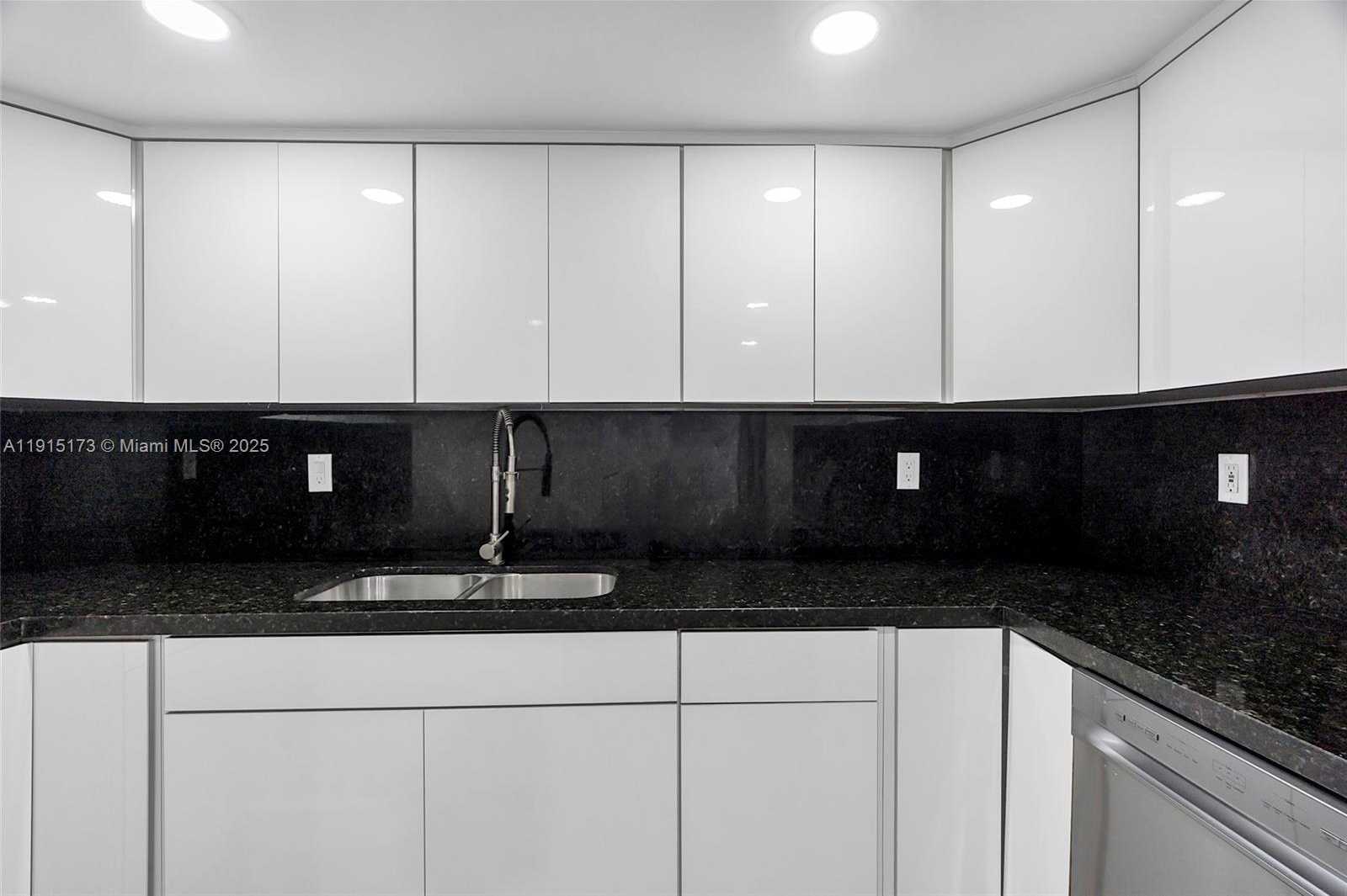 Small Image of 825 BRICKELL BAY DR #1942, Miami Number 10