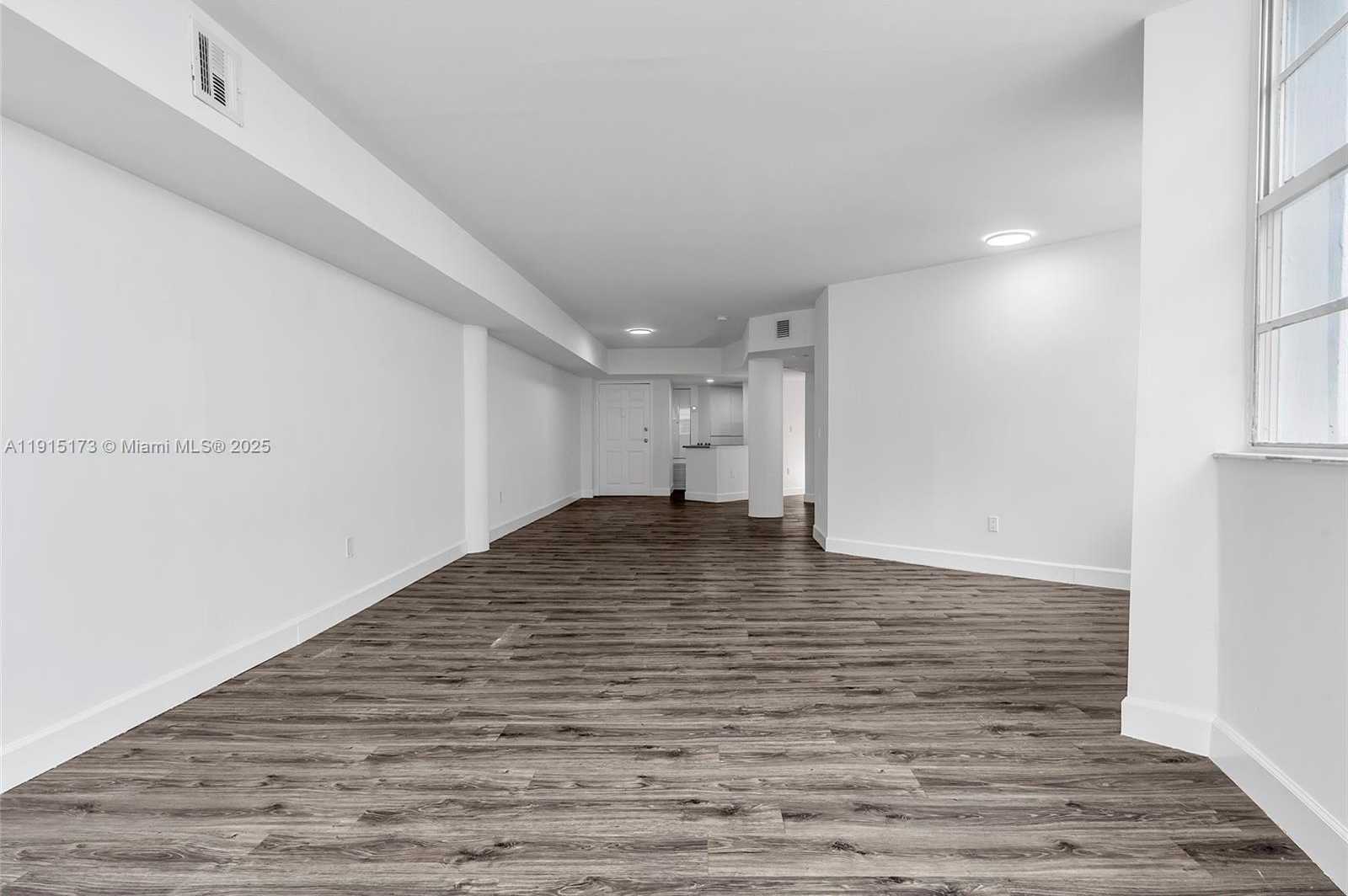 Small Image of 825 BRICKELL BAY DR #1942, Miami Number 12