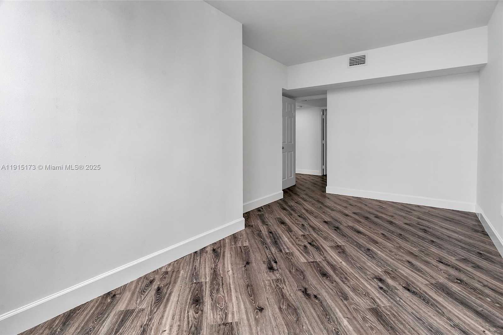 Small Image of 825 BRICKELL BAY DR #1942, Miami Number 24