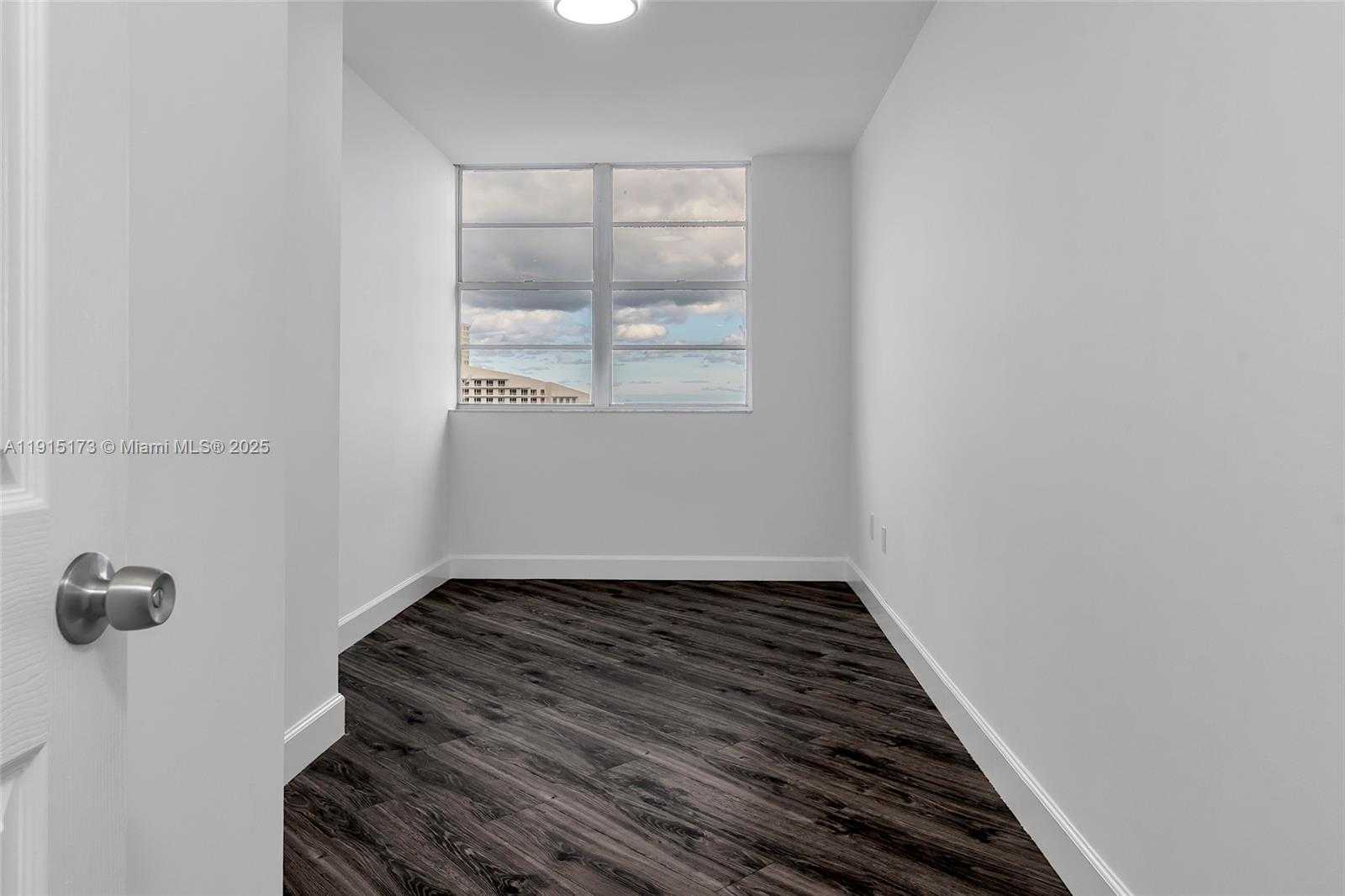 Small Image of 825 BRICKELL BAY DR #1942, Miami Number 25