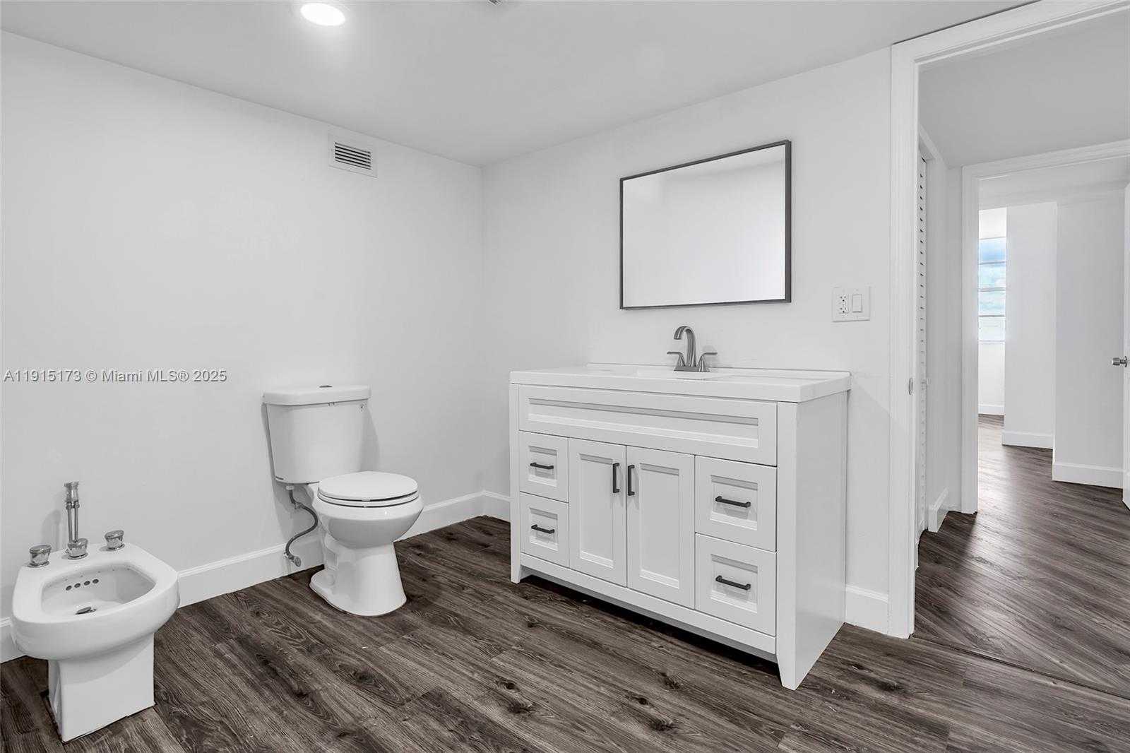 Small Image of 825 BRICKELL BAY DR #1942, Miami Number 26