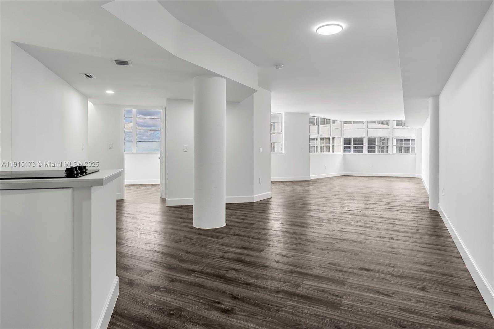 Small Image of 825 BRICKELL BAY DR #1942, Miami Number 3