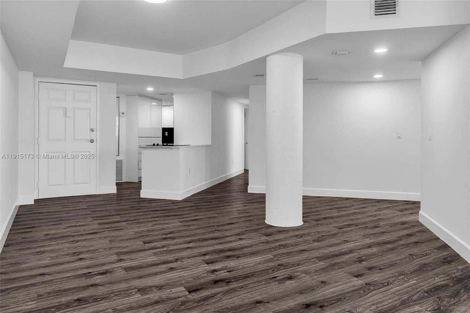 Small Image of 825 BRICKELL BAY DR #1942, Miami Number 4