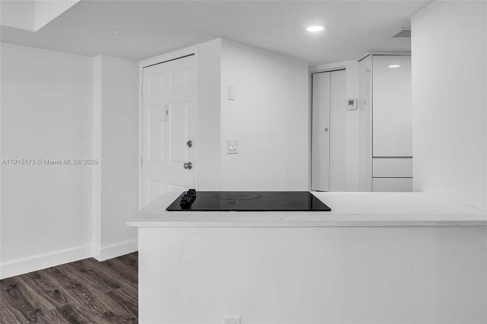 Small Image of 825 BRICKELL BAY DR #1942, Miami Number 5