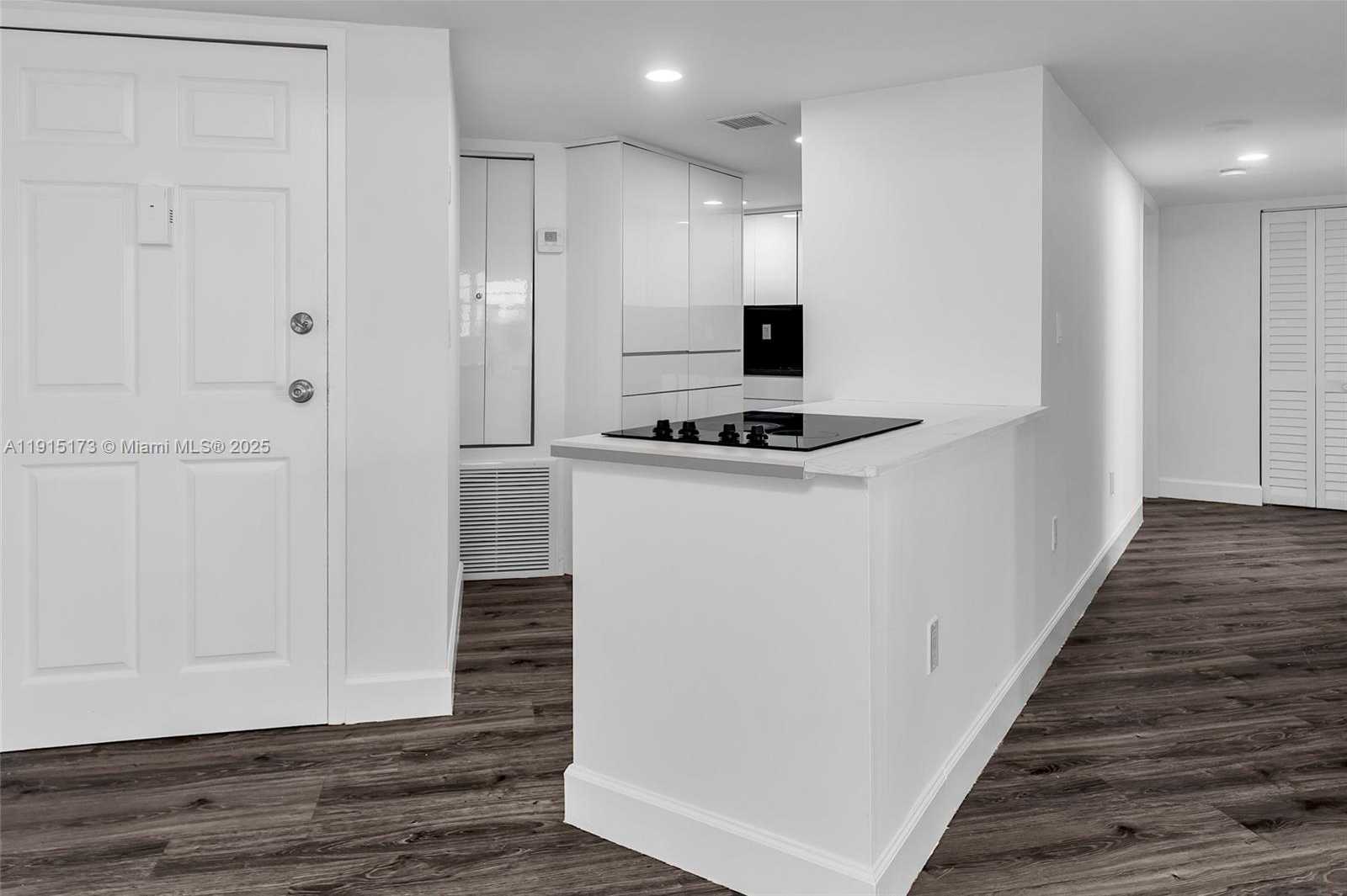 Small Image of 825 BRICKELL BAY DR #1942, Miami Number 6