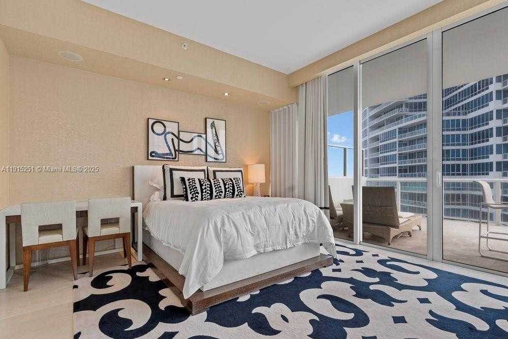 Small Image of 50 SOUTH POINTE DR #2703, Miami Beach Number 15