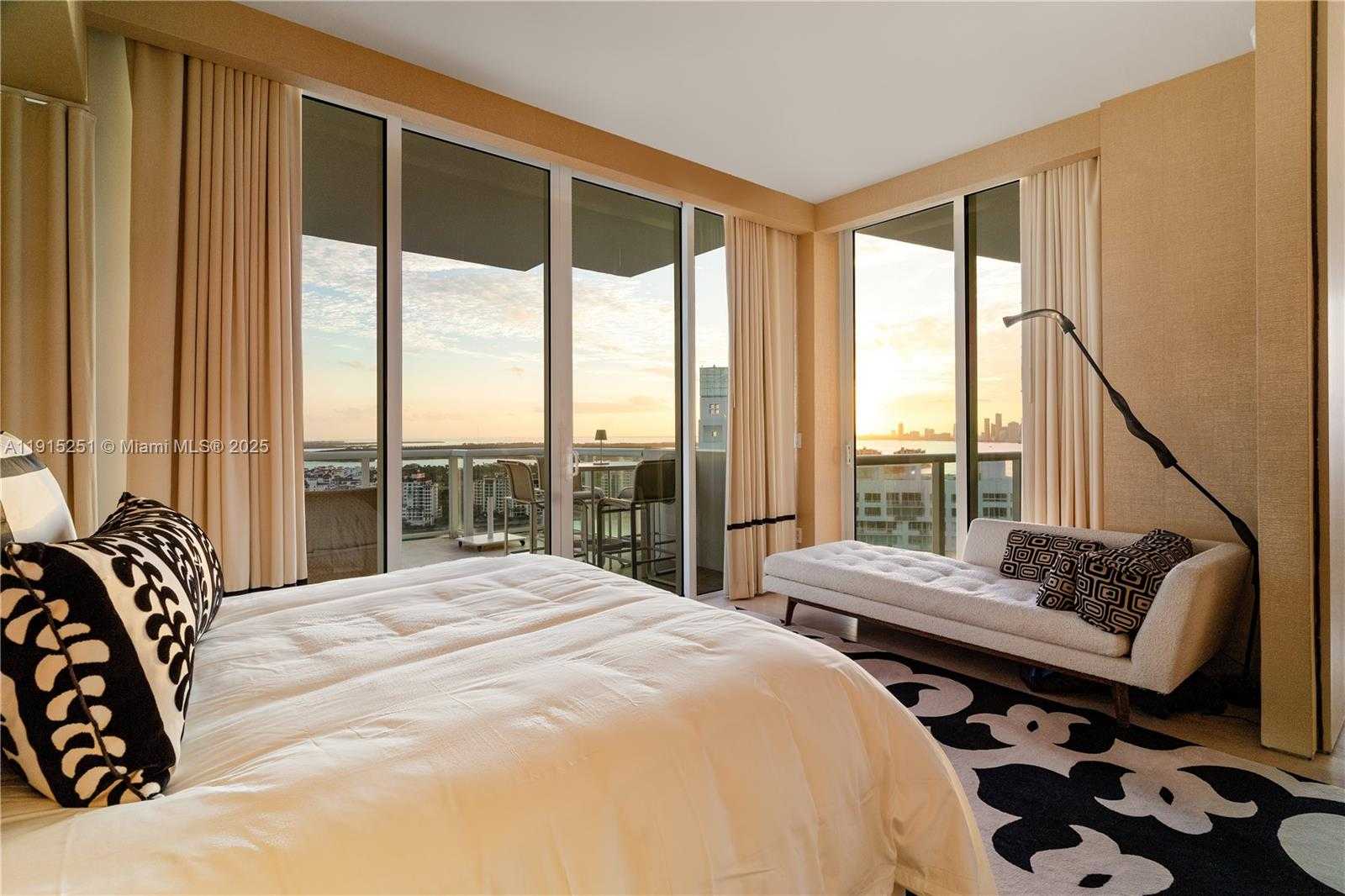 Small Image of 50 SOUTH POINTE DR #2703, Miami Beach Number 26