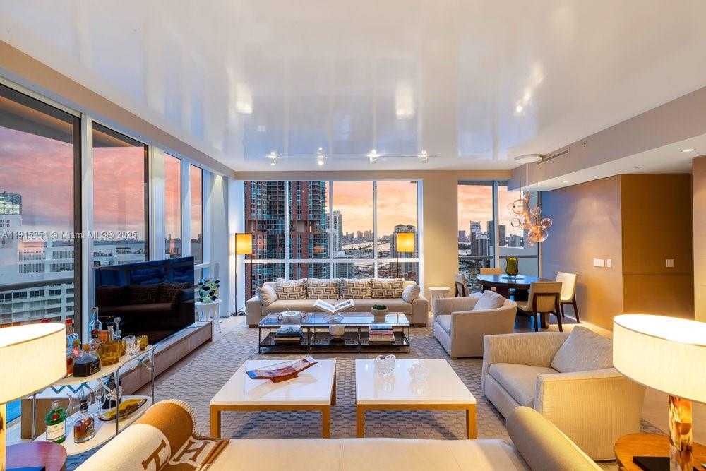 Small Image of 50 SOUTH POINTE DR #2703, Miami Beach Number 3