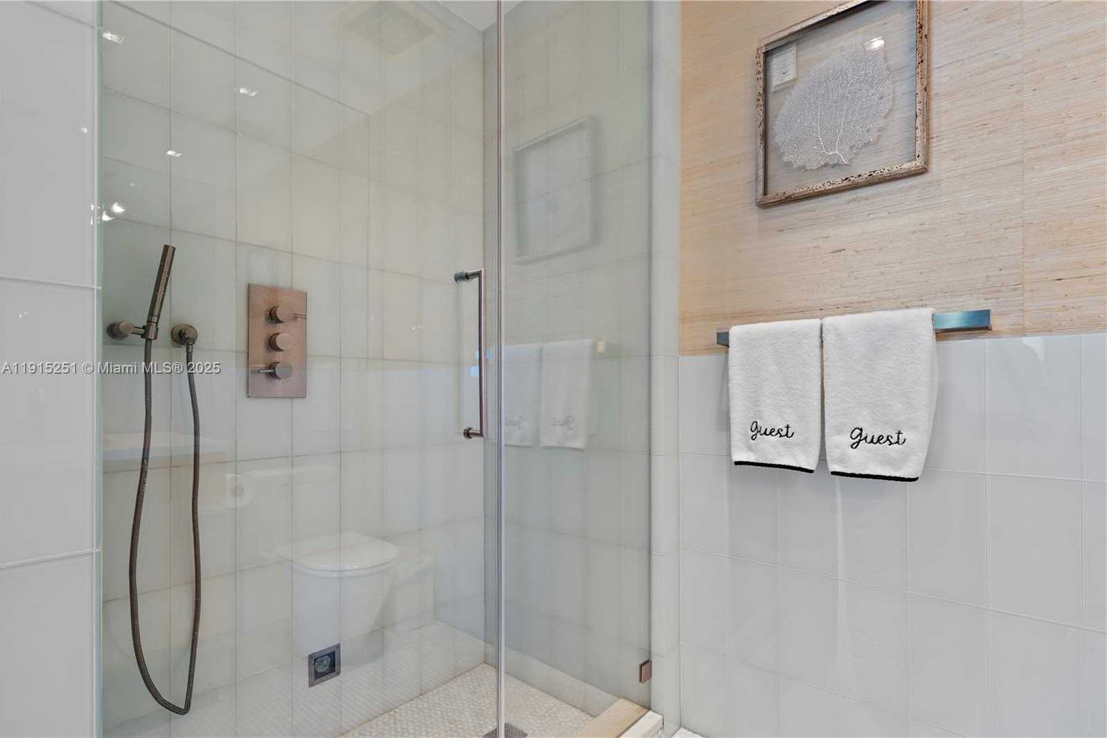 Small Image of 50 SOUTH POINTE DR #2703, Miami Beach Number 30