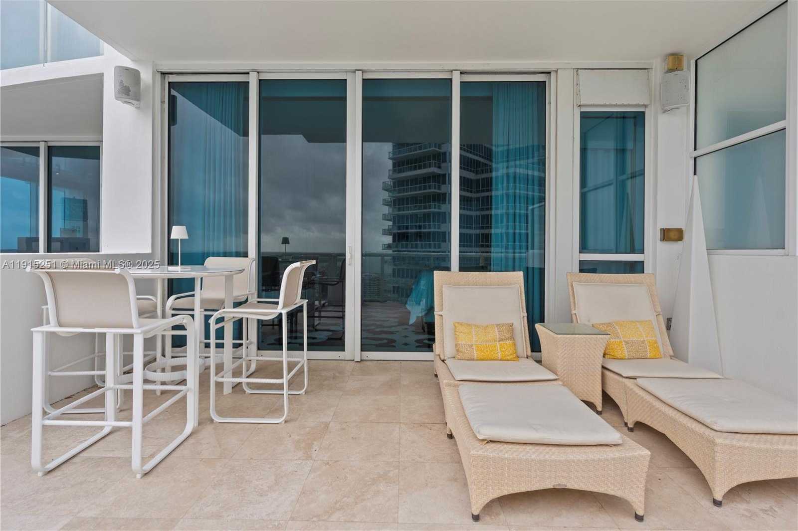 Small Image of 50 SOUTH POINTE DR #2703, Miami Beach Number 35