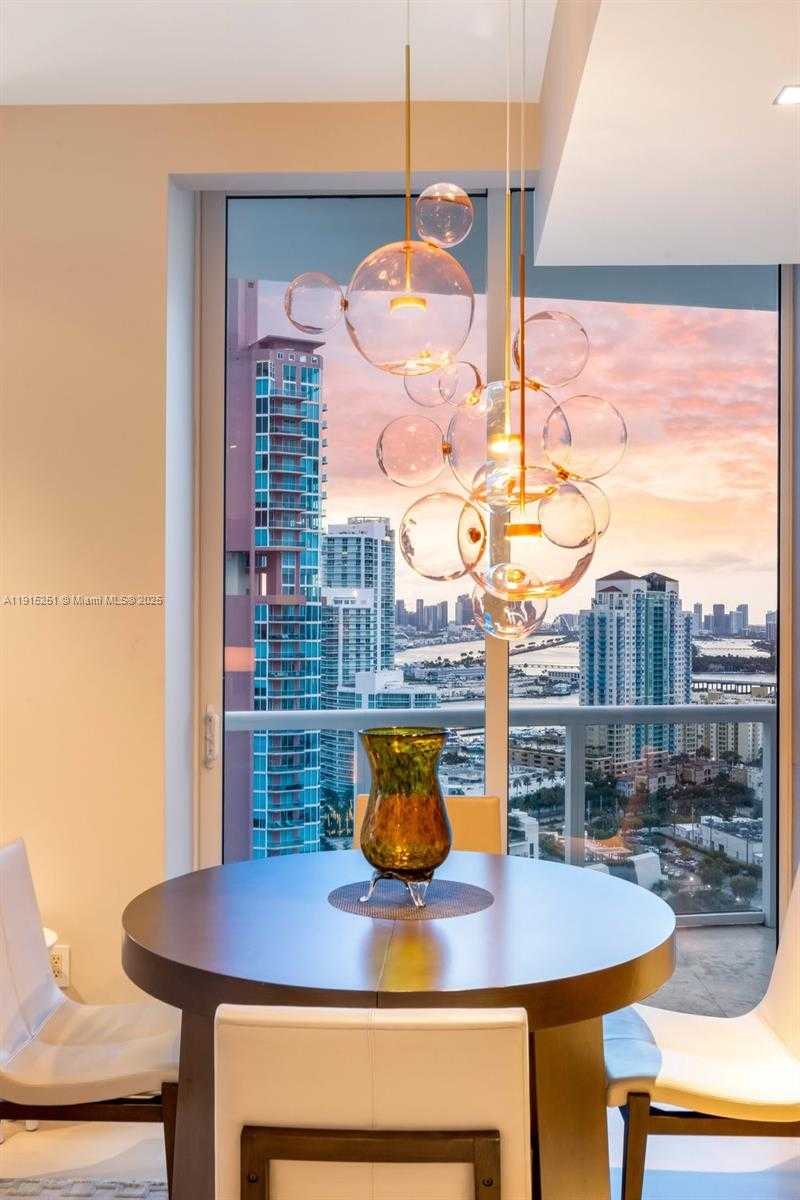 Small Image of 50 SOUTH POINTE DR #2703, Miami Beach Number 4