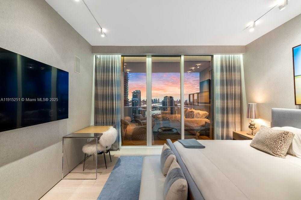 Small Image of 50 SOUTH POINTE DR #2703, Miami Beach Number 7