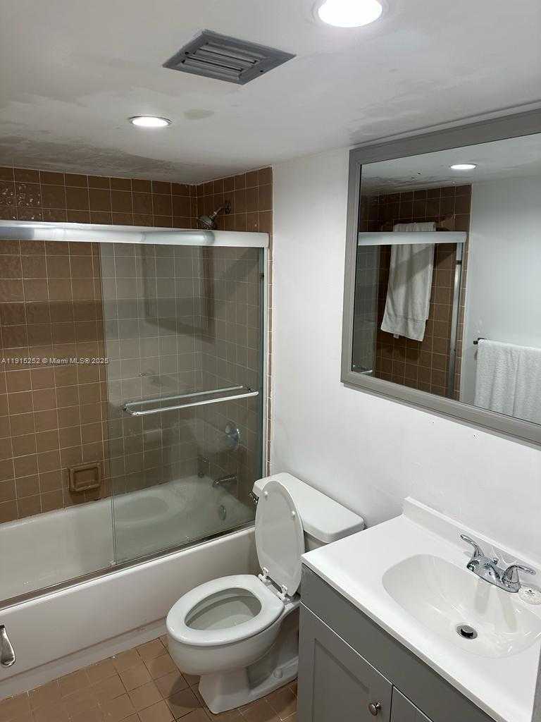 Small Image of 1621 COLLINS AVE #505, Miami Beach Number 12