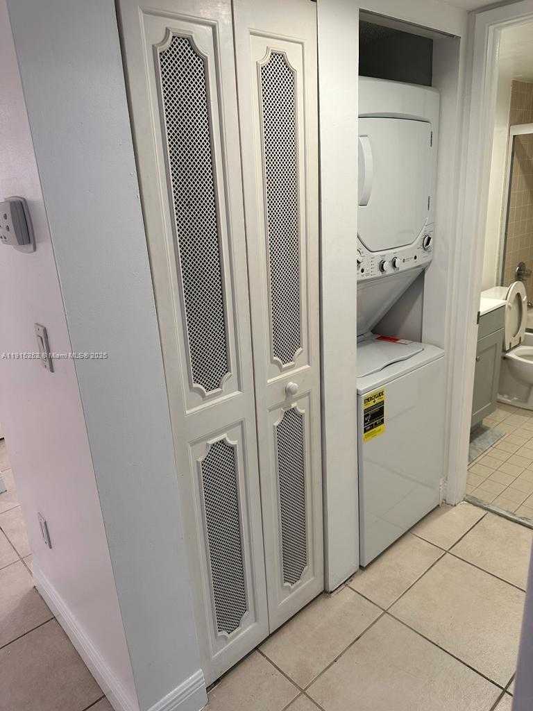 Small Image of 1621 COLLINS AVE #505, Miami Beach Number 16