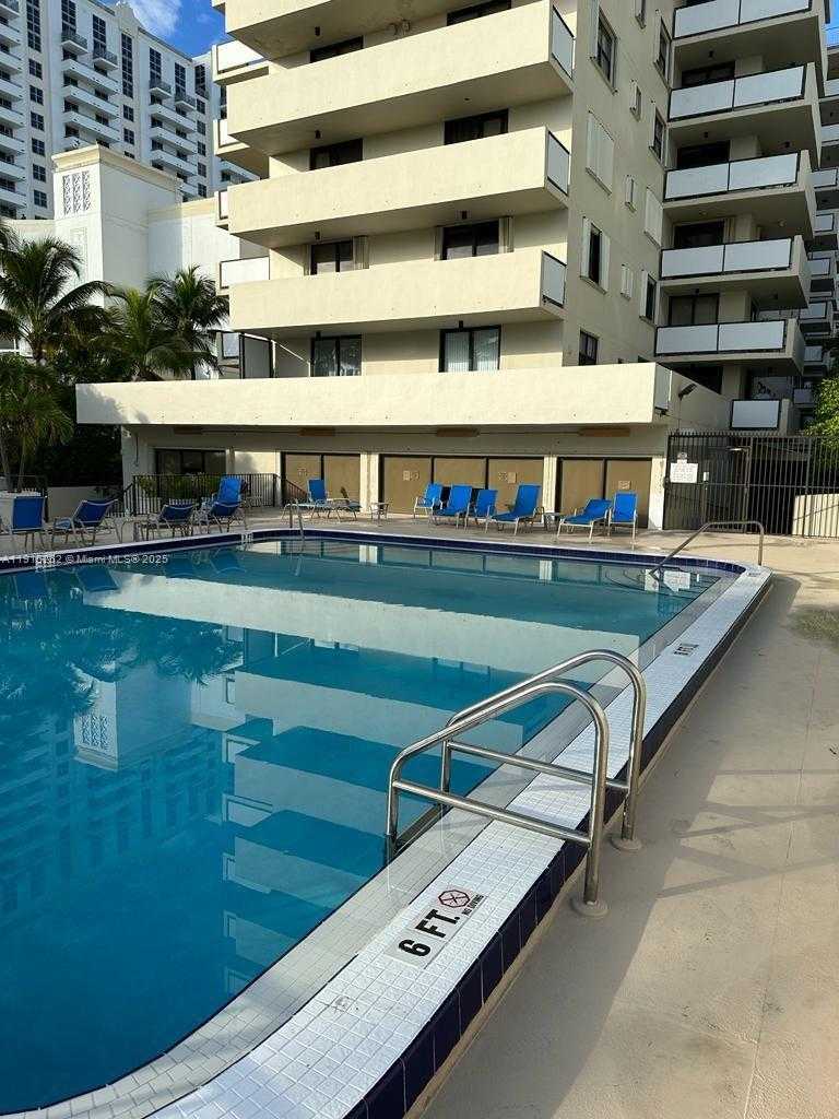 Small Image of 1621 COLLINS AVE #505, Miami Beach Number 4