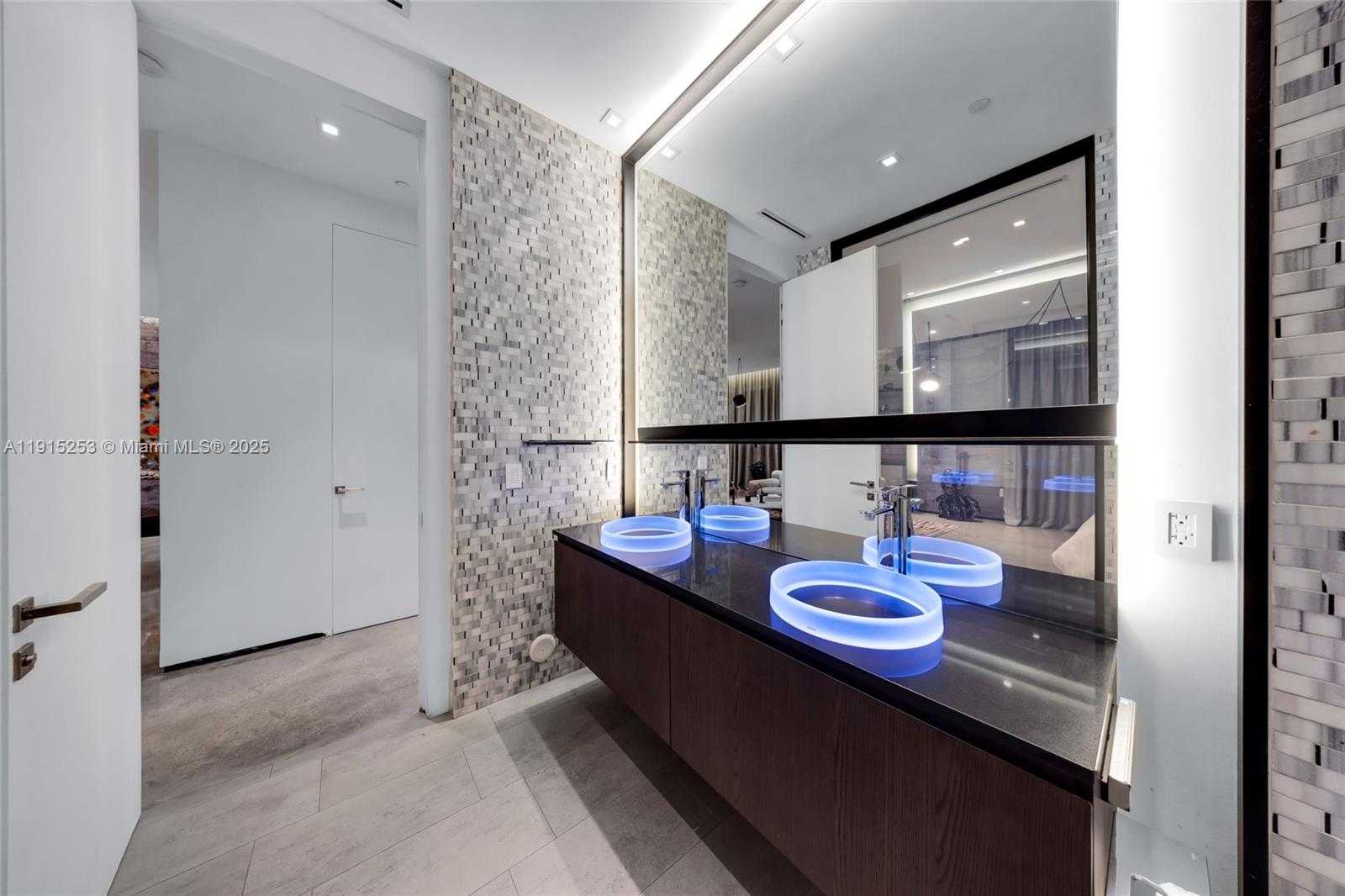 Small Image of 250 NORTH WEST 24TH ST #PHA, Miami Number 19