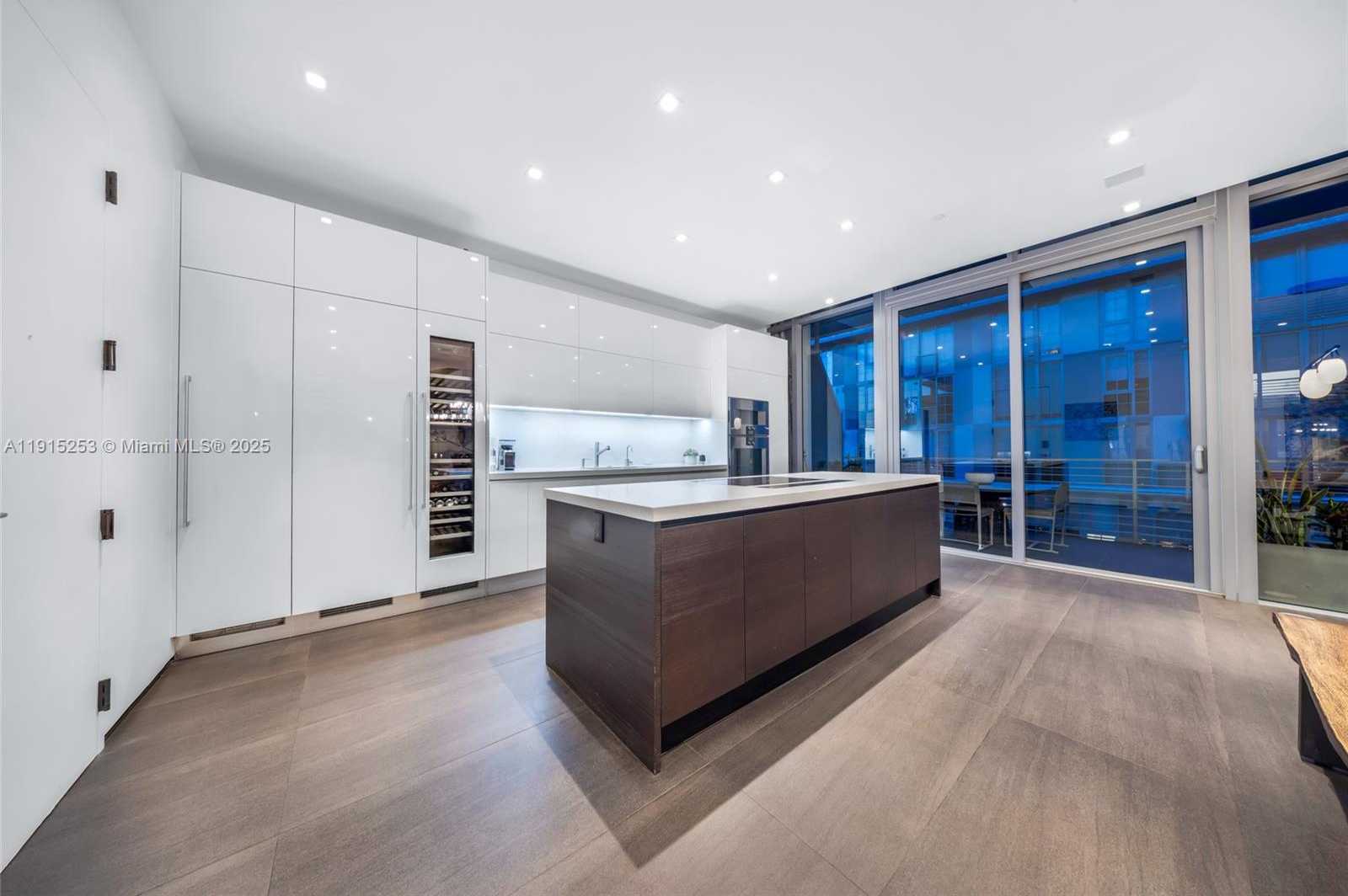 Small Image of 250 NORTH WEST 24TH ST #PHA, Miami Number 24