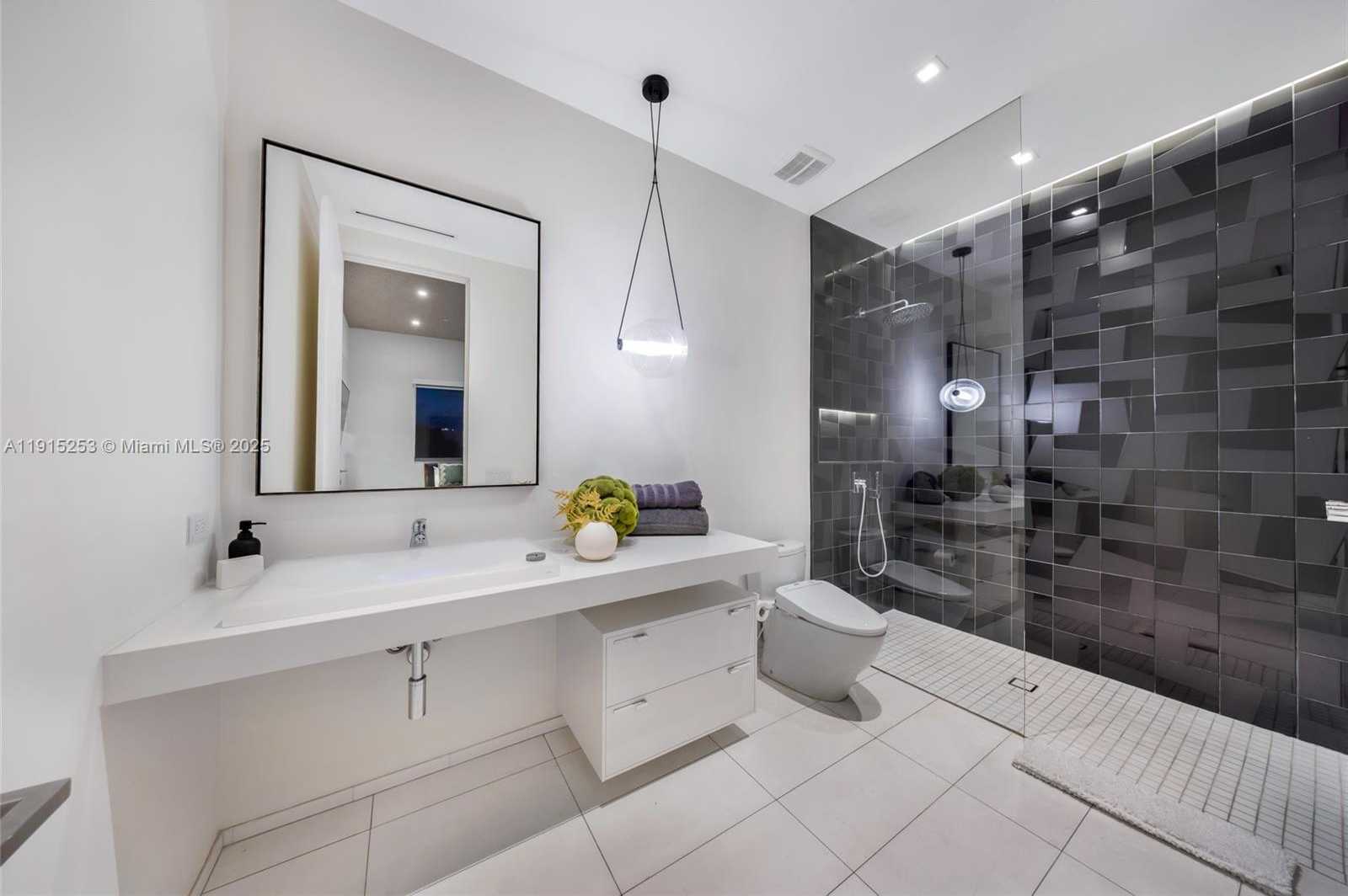 Small Image of 250 NORTH WEST 24TH ST #PHA, Miami Number 42