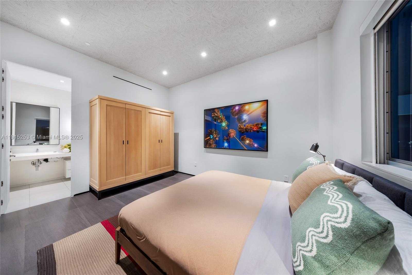 Small Image of 250 NORTH WEST 24TH ST #PHA, Miami Number 43