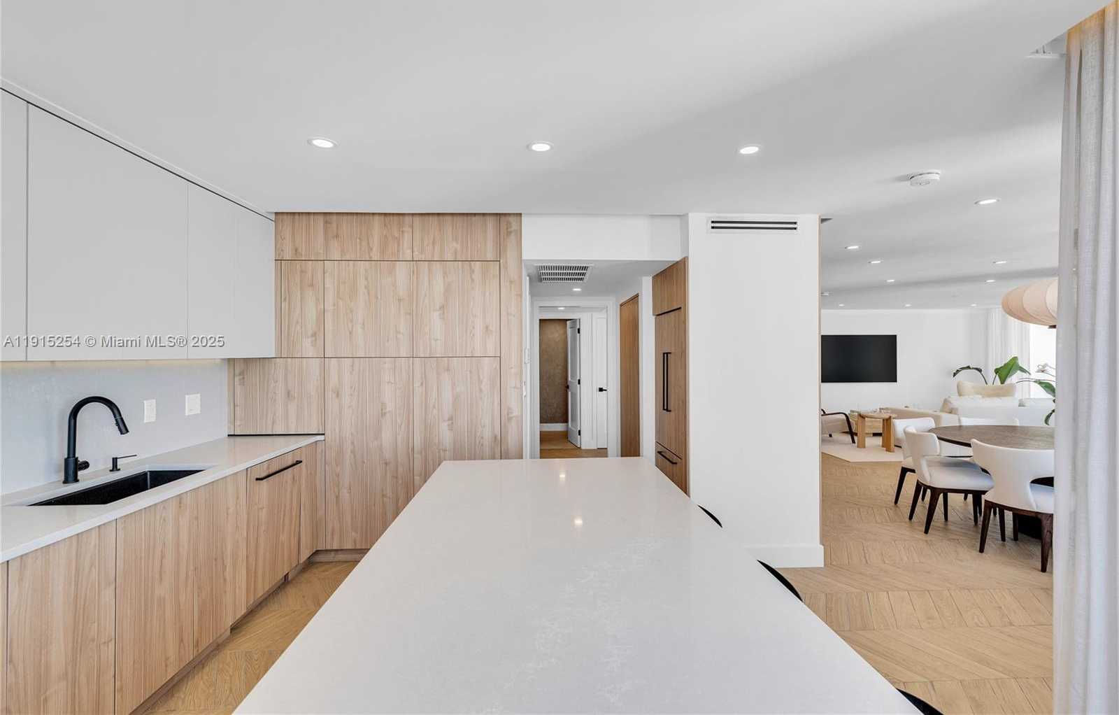 Small Image of 5660 COLLINS AVE #18D, Miami Beach Number 14