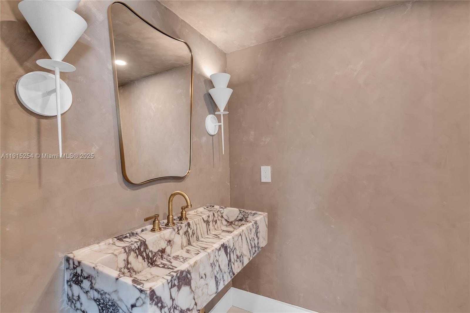 Small Image of 5660 COLLINS AVE #18D, Miami Beach Number 15