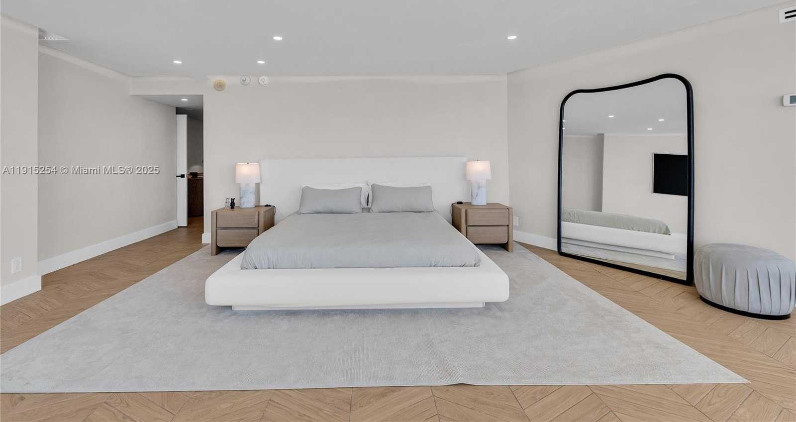 Small Image of 5660 COLLINS AVE #18D, Miami Beach Number 18