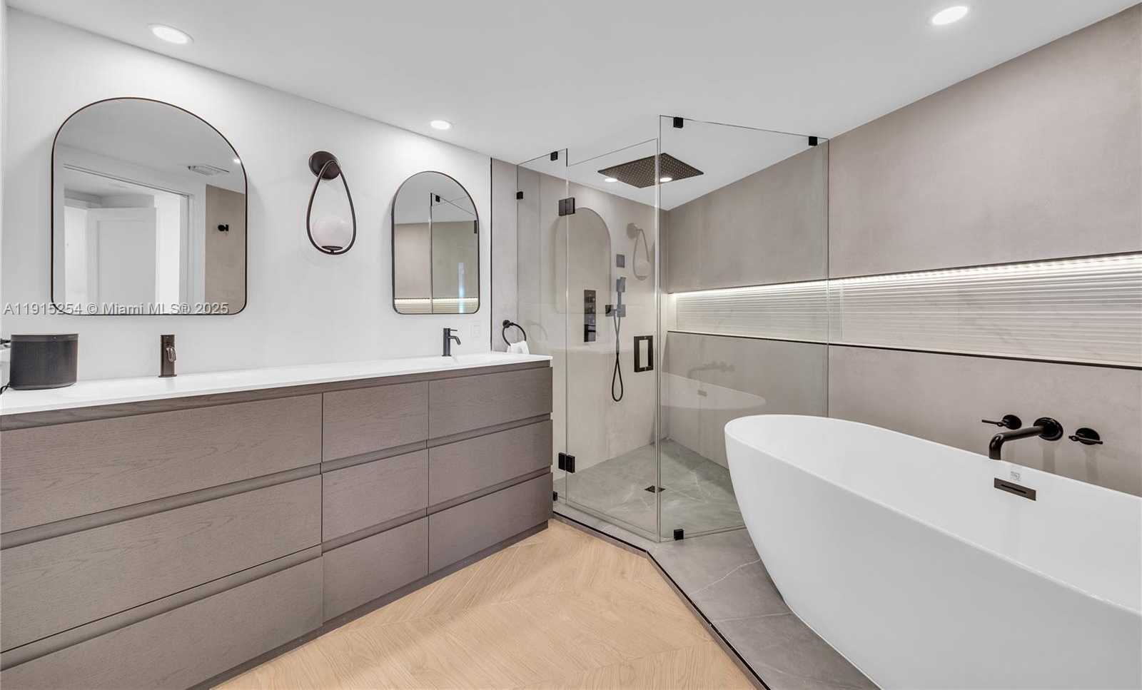 Small Image of 5660 COLLINS AVE #18D, Miami Beach Number 22