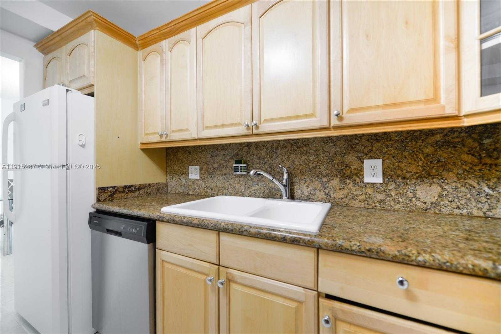 Small Image of 1950 SOUTH OCEAN DR #17N, Hallandale Beach Number 13