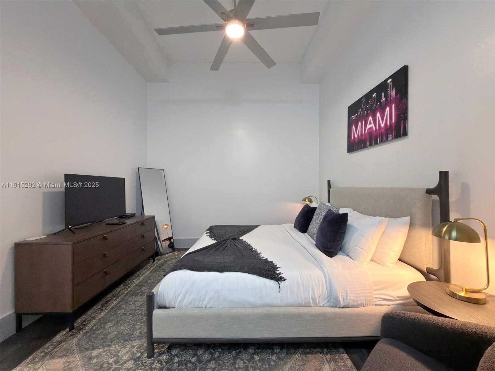 Small Image of 1200 BRICKELL BAY DR #1406, Miami Number 10