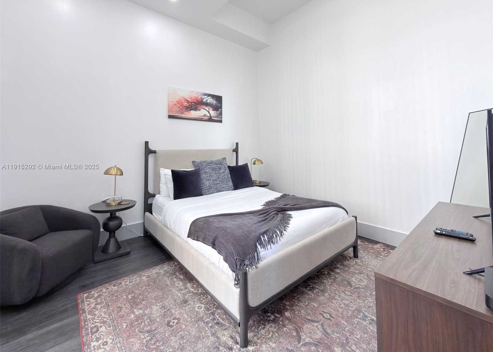 Small Image of 1200 BRICKELL BAY DR #1406, Miami Number 11