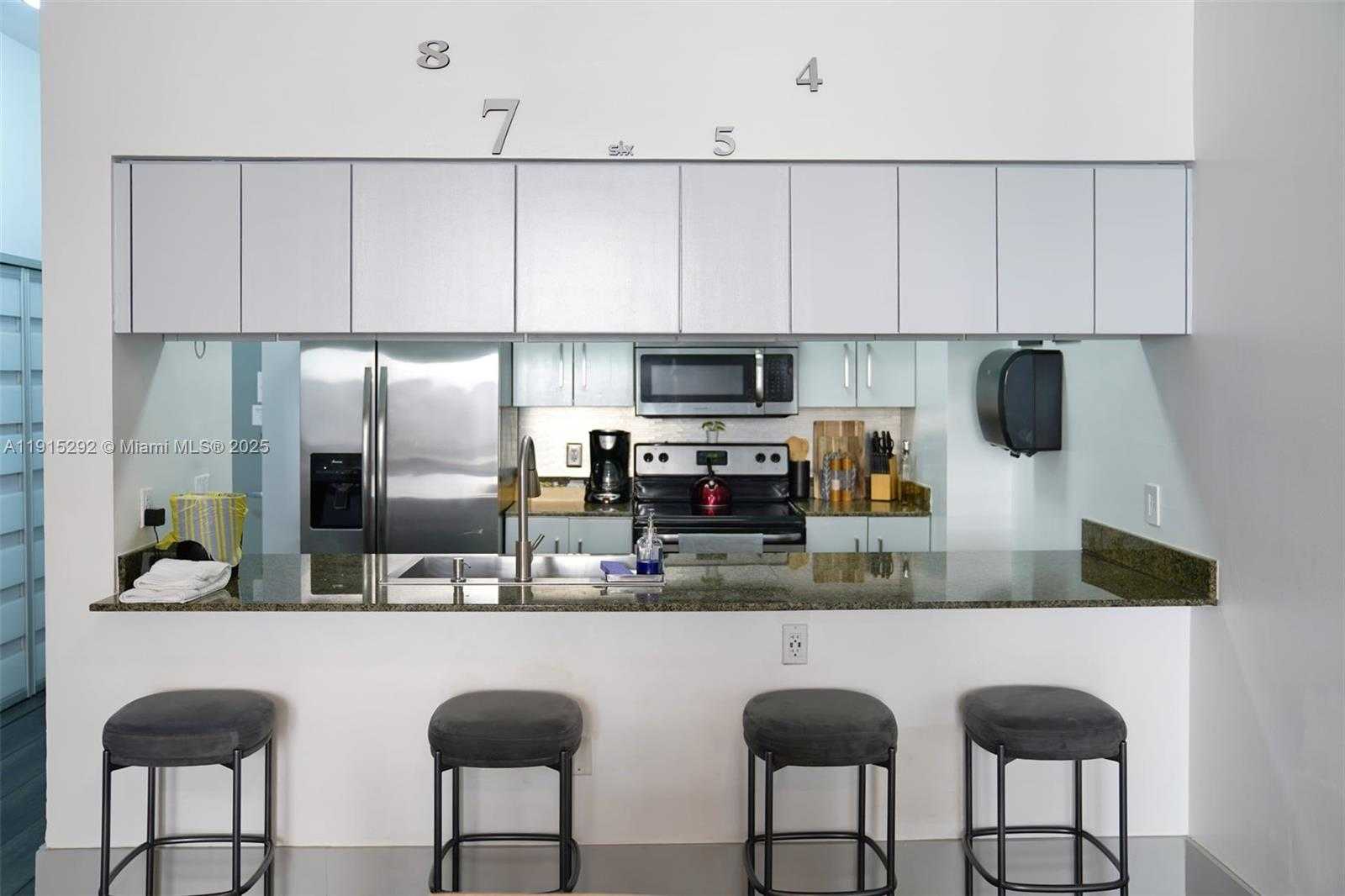 Small Image of 1200 BRICKELL BAY DR #1406, Miami Number 5