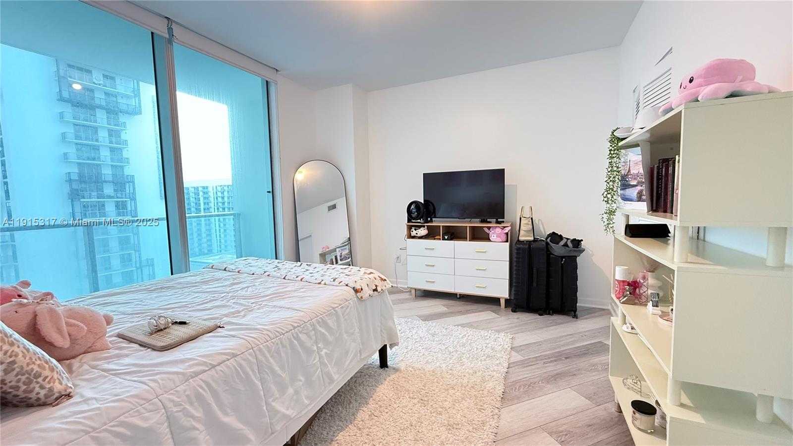 Small Image of 300 SOUTH BISCAYNE BLVD #T-2407, Miami Number 5