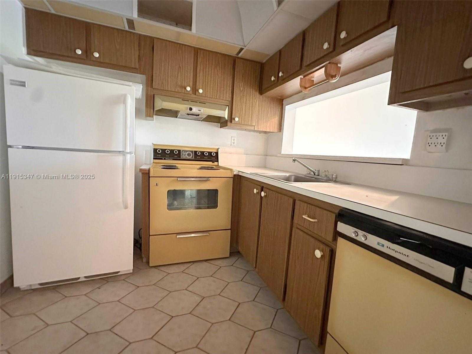 Small Image of 9090 LIME BAY BLVD #106, Tamarac Number 19