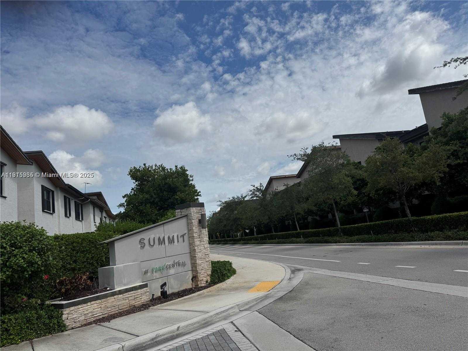 Small Image of 10574 NORTH WEST 81 ST TERRACE, Doral Number 2