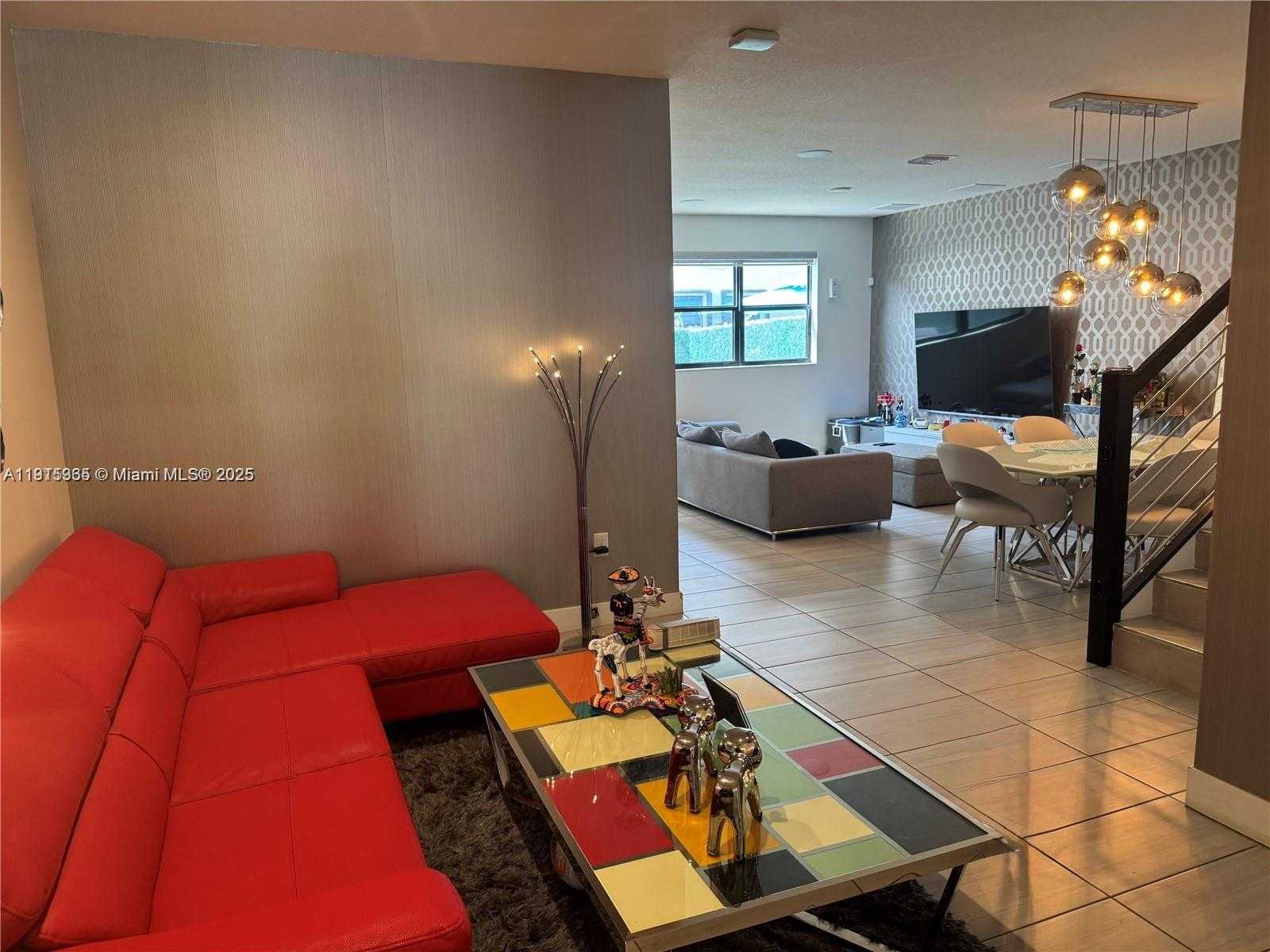 Small Image of 10574 NORTH WEST 81 ST TERRACE, Doral Number 4