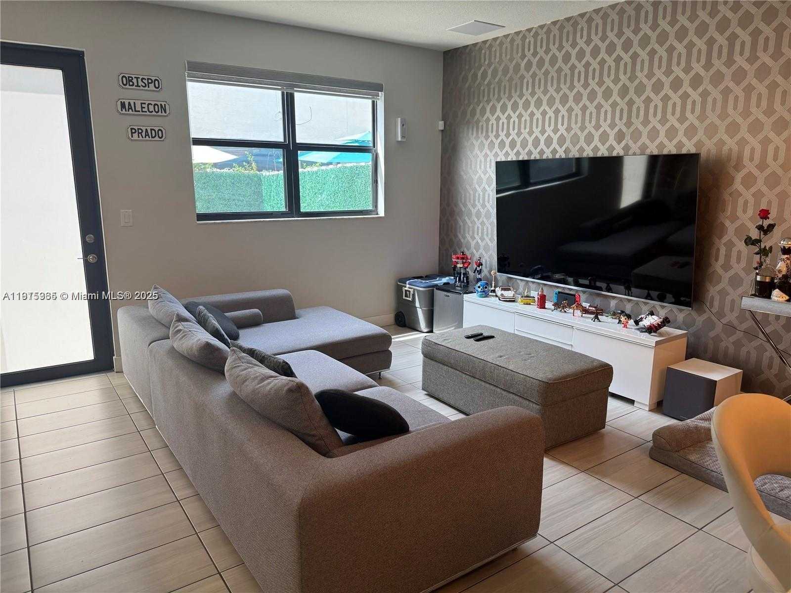 Small Image of 10574 NORTH WEST 81 ST TERRACE, Doral Number 8